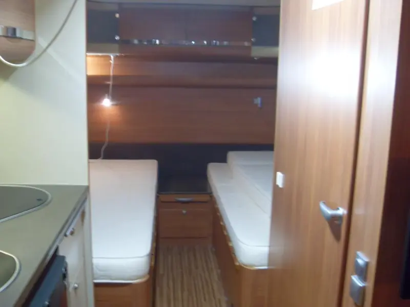 Adria Adora 492 UL ENKELE BEDDEN  foto: 1