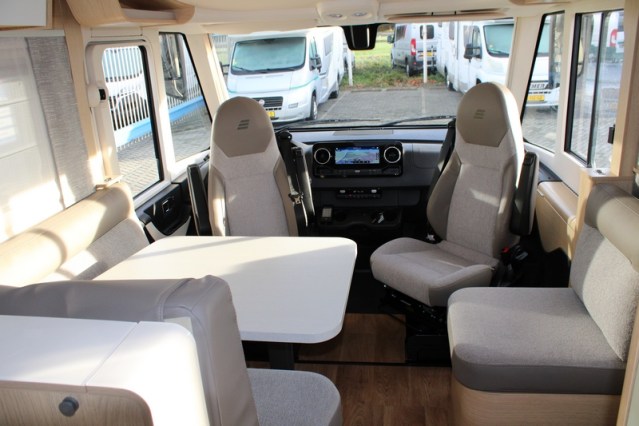 Volledig luchtgeveerde Hymer B ML I 780 9 G Tronic Automaat 170 pk Mercedes 417 CDI (53  foto: 25
