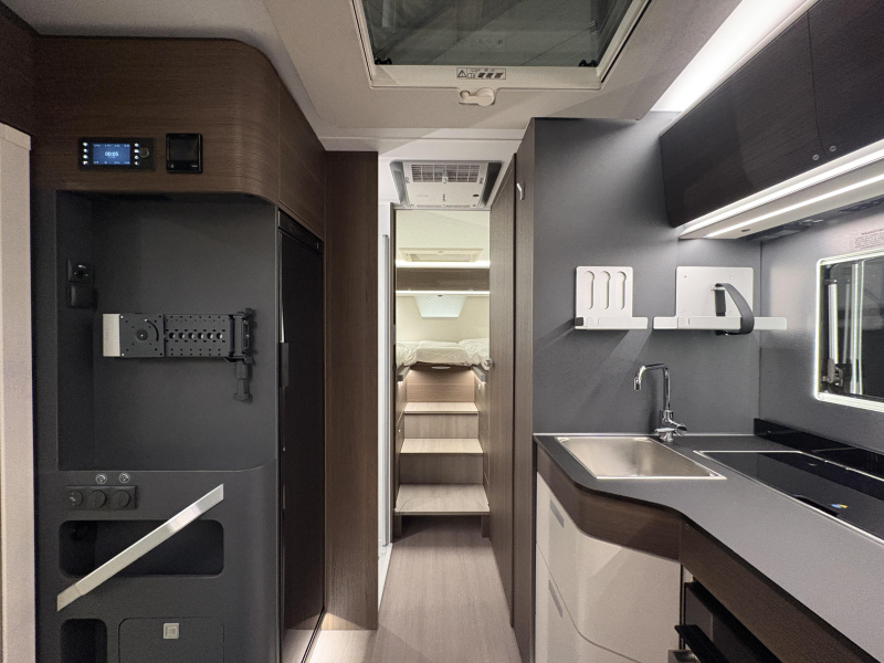 Adria Coral Supreme 670 DL climatisation de toit / automatique photo : 14