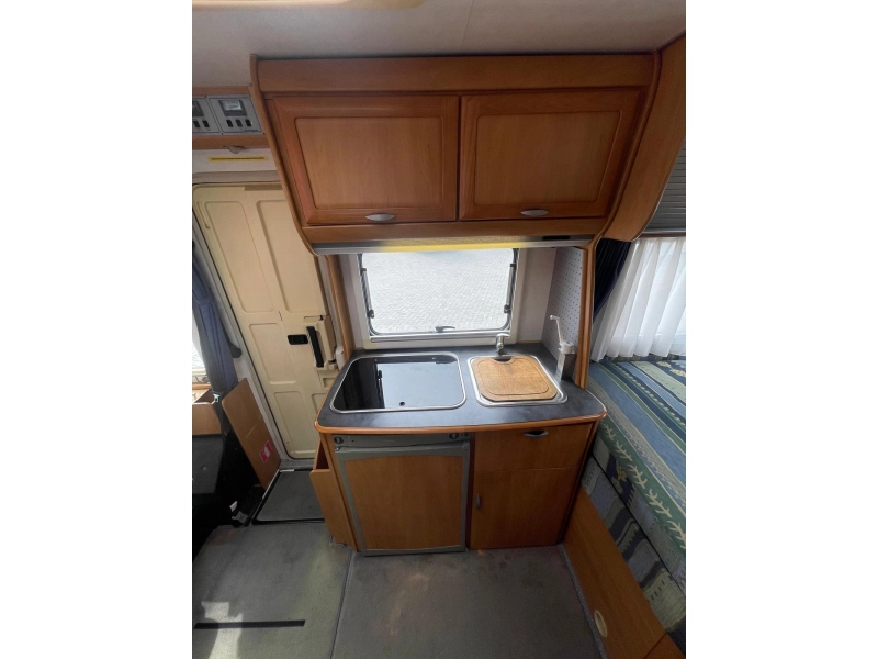 Hymer B 674 Vastbed Hefbed  foto: 11