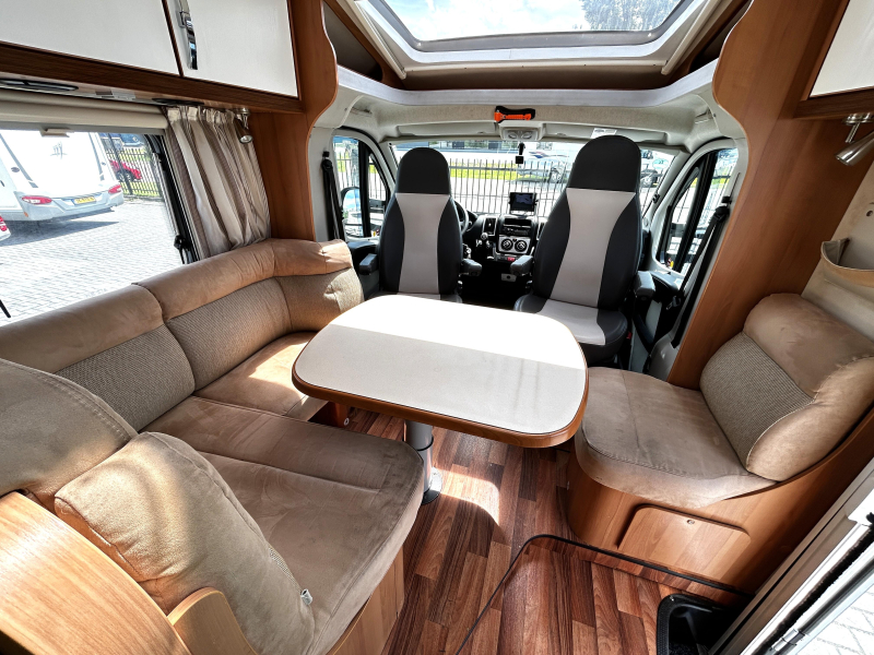 Hymer Tramp CL 674 Enkele-bedden/Euro-5/2012  foto: 9