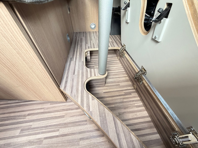 Malibu 600 LE Automaat Diesel/Elek. Verwarming/Solar/Trekhaak/Gasalarm/160PK/Lengtebedden/10” Navi/Vol opties! 2023 foto: 12