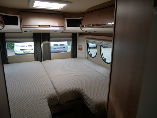 Carthago Malibu Van 640 LE Charming GT, 6.40 Meter Buscamper, L&auml;ngsbetten Foto: 17
