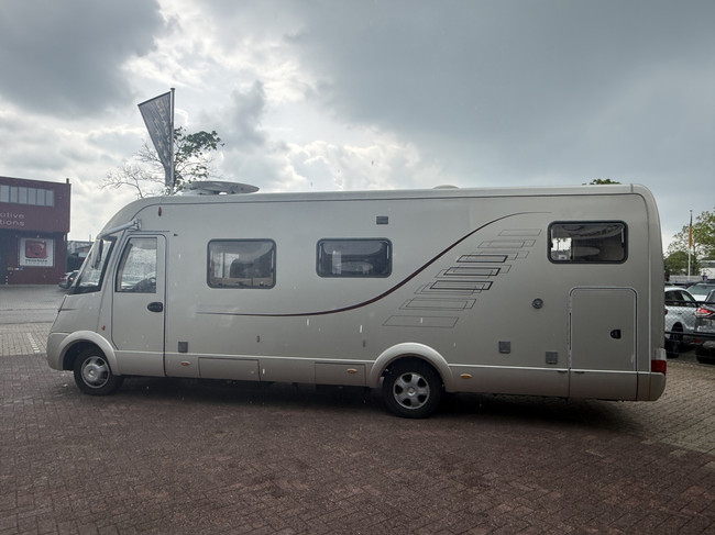 Hymer S 790 150 PS sehr luxuri&ouml;se Ausf&uuml;hrung franz&ouml;sisches Bett + Hubbett XXL K&uuml;hlschrank Backofen Markise Leder Klimaanlage Kamera TV elektr. Satellit TV gro&szlig;e Garage Foto: 4