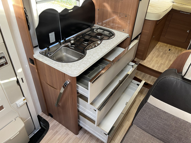 LMC Cruiser Sportline 662 G Edition 60 Jahr | Length bed | Roof air conditioning | 1st Owner | 2x Solar | Tow bar | Inverter | Camera | TV | Navi | Clima | Air suspension | Head-up display | Stabilizer legs | Lane Assist photo: 17