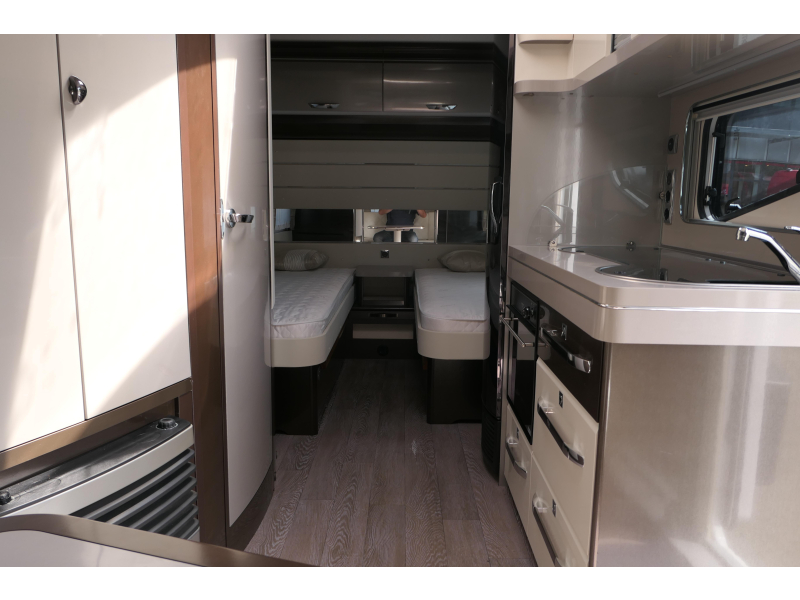 Hobby Premium 495 UL enk. bed, luifel en airco  foto: 11