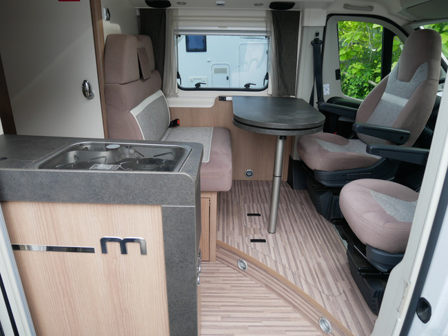 Carthago Malibu Van 640 LE Charming GT, 6.40 Meter Buscamper, Lengtebedden Foto: 7