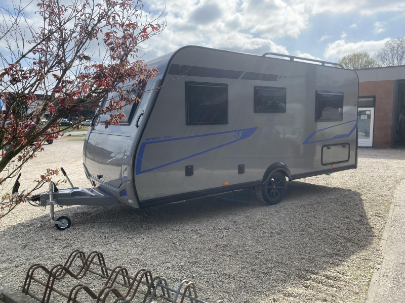 Caravelair Sport Line 455 Anniversary Line Ruime rondzit voorin  foto: 4