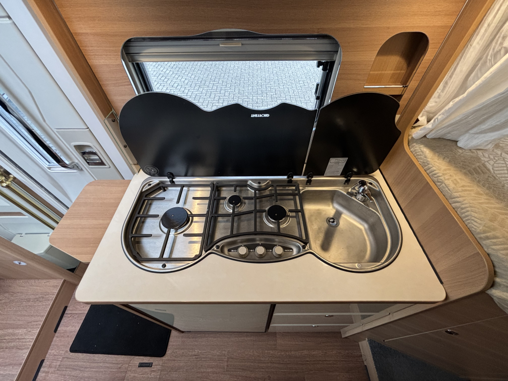 LMC PASSION V 643 G AUTOMATIK EINZELBETTEN EURO6 10.000KM! Foto: 6