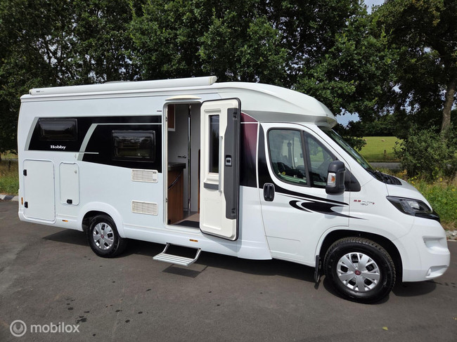 Hobby V65 GE 50 Years 2018 ☆Enkele bedden-51dkm-Euro-6 ☆ foto: 1
