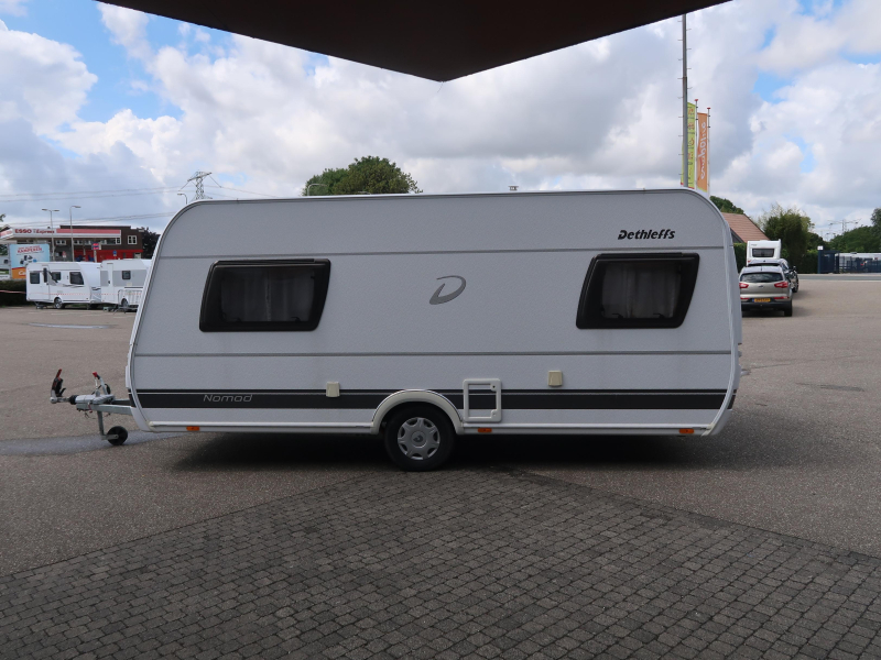 Dethleffs Nomad 470 ER MET VOORTENT ISABELLA  foto: 16