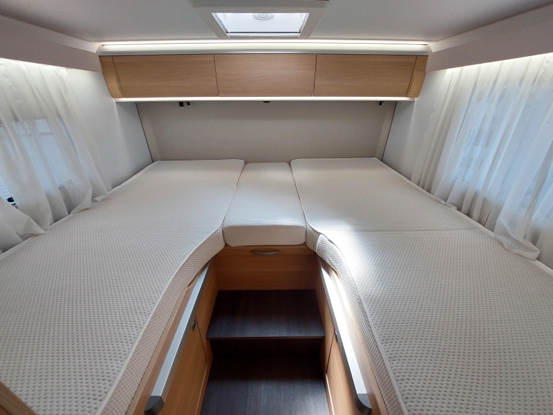 Adria Coral 650 DL Lengtebed/face2face/heavy  foto: 18