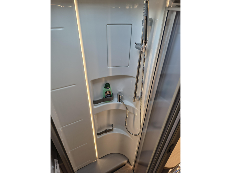 Hymer Tramp S 680 -- 5 gordels --  foto: 11