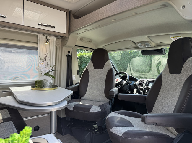 Pössl Roadcruiser 640 D-Line 160 pk AUTOMAAT 9-Traps Euro6 Fiat Ducato Maxi **Lengtebedden/4 zitplaatsen/XXL Koelkast/1e eigenaar/Full foto: 8