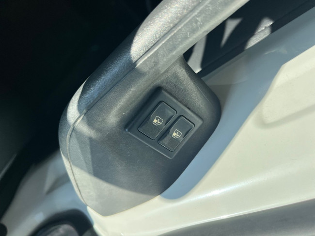 Eura Mobil Compact Off-grid Omvormer Zonnepaneel Maxi-Fan 4p. foto: 10