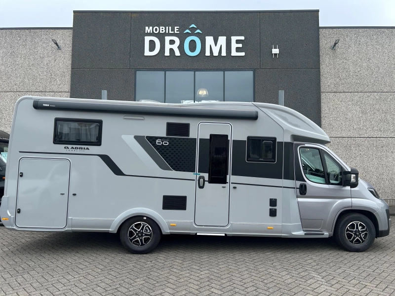 Adria Coral 670 DL 60 Years 180 CV + Autom&aacute;tico foto: 1