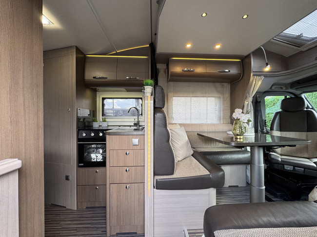 Adria Matrix Supreme M 657SF 150 cv Euro5 Renault Master **Excelente estado/4 asientos/6 plazas para dormir/Amplio sal&oacute;n/Alde/Panel solar foto: 1