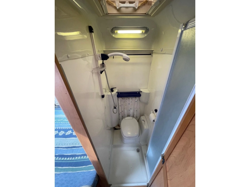 Hymer B 674 Vastbed Hefbed  foto: 14