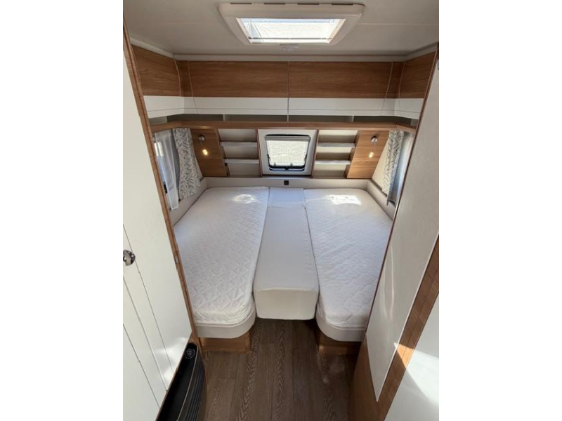 Hobby De Luxe 540 UL Incl. Mover en Voortent  foto: 20