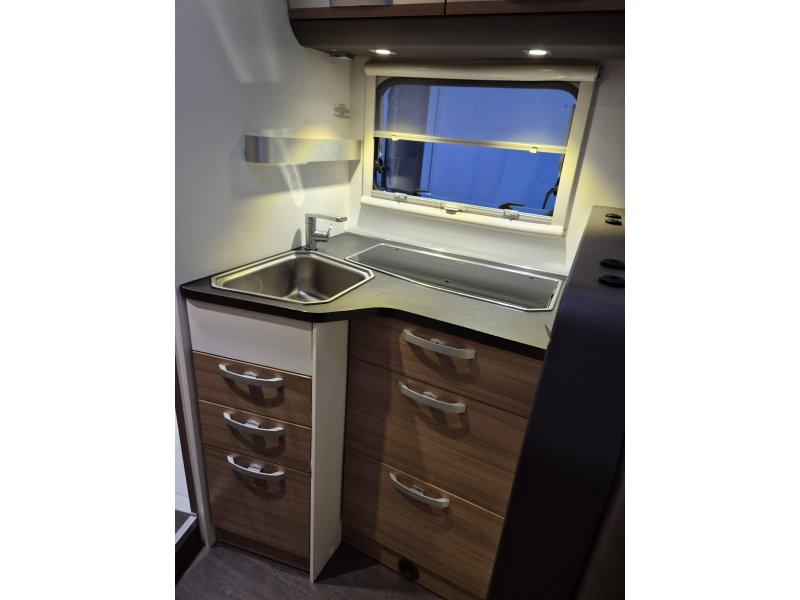 Adria Matrix 670 SL TWINBED hefbd 5pers AIRCO  foto: 15