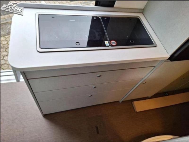 HymerCar Free 600 Dwars bed en Hefdak/Bed  foto: 7