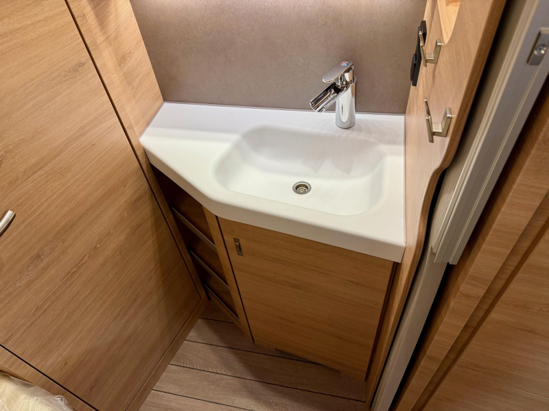 Knaus Sudwind Black Selection 450 FU modeljaar 2026  foto: 9