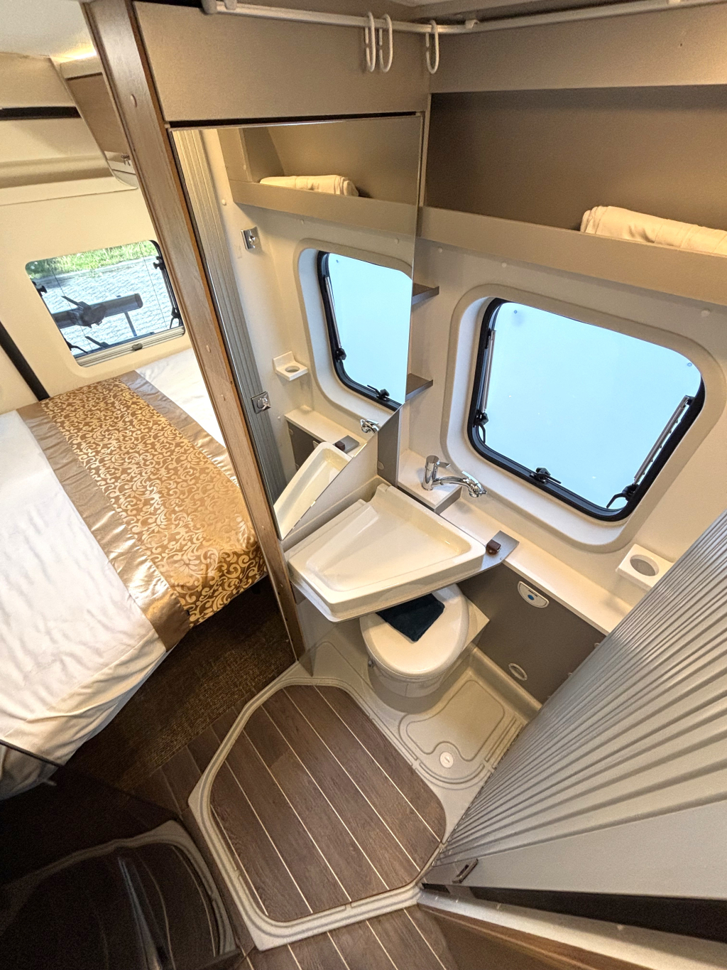 Adria Twin 600 SPT DWARSBED TREKHAAK ZONNEPANEEL EURO6 foto: 10