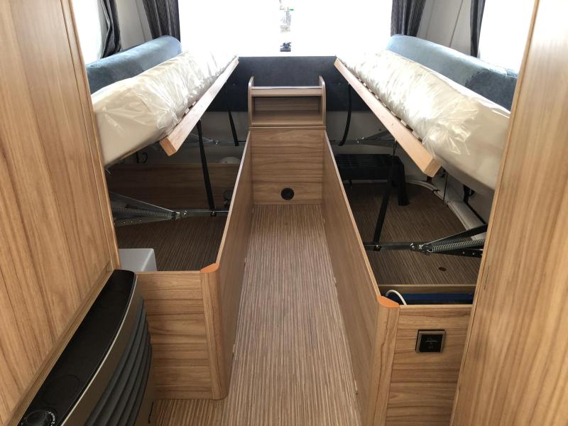 Eriba Feeling 470 Ik ben te huur!  foto: 3