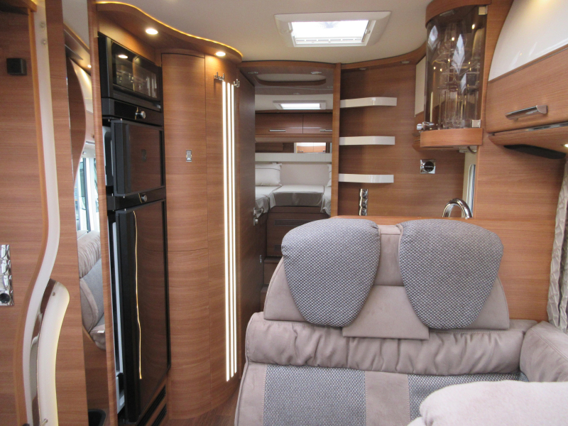 Carthago Chic C-Line I 4.9 LE AUTOMATIC DOUBLE FLOOR photo: 6