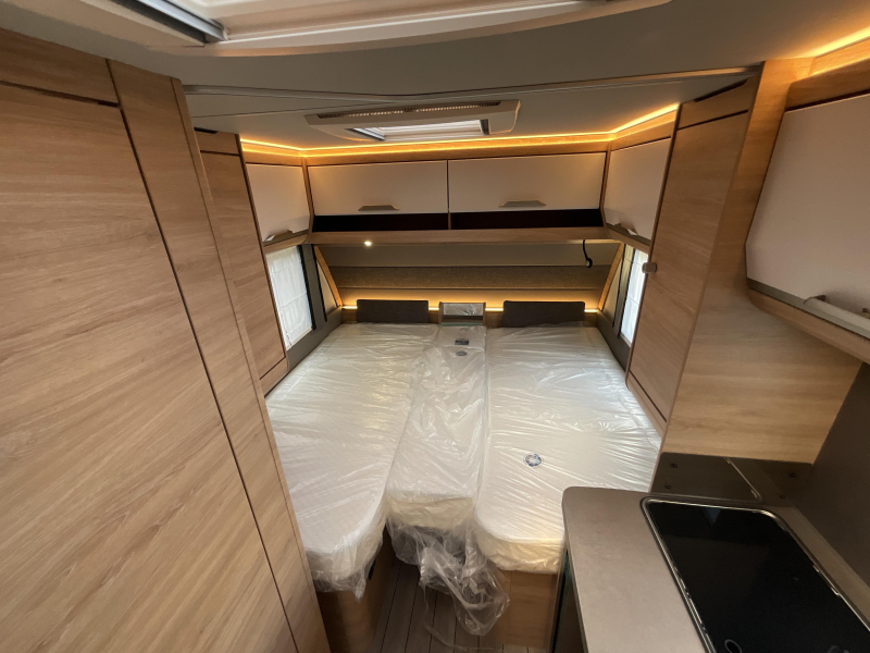 Knaus Sudwind Black Selection 460 EU ENKELE BEDDEN-VLOERVERW  foto: 12
