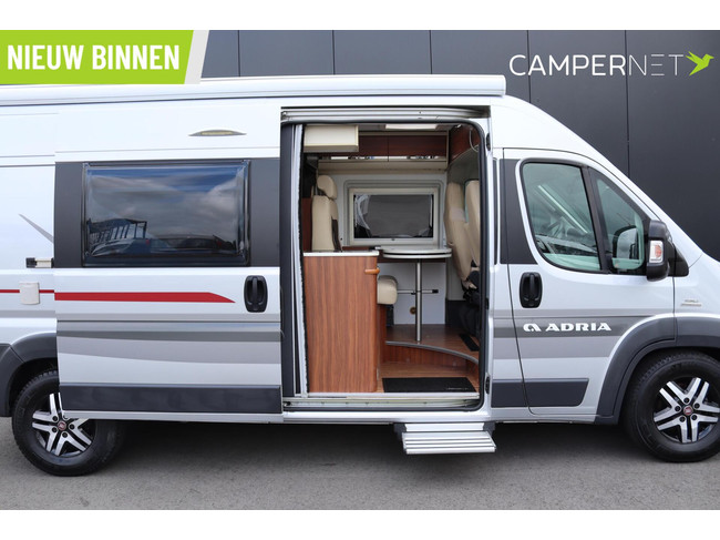 Adria TWIN 600 SPT Multijet 150pk | Omvormer | Luifel | Trekhaak | Bearlock | Fietsendrager | Dwarsbed | LED TV | Parkeersensoren acht foto: 4