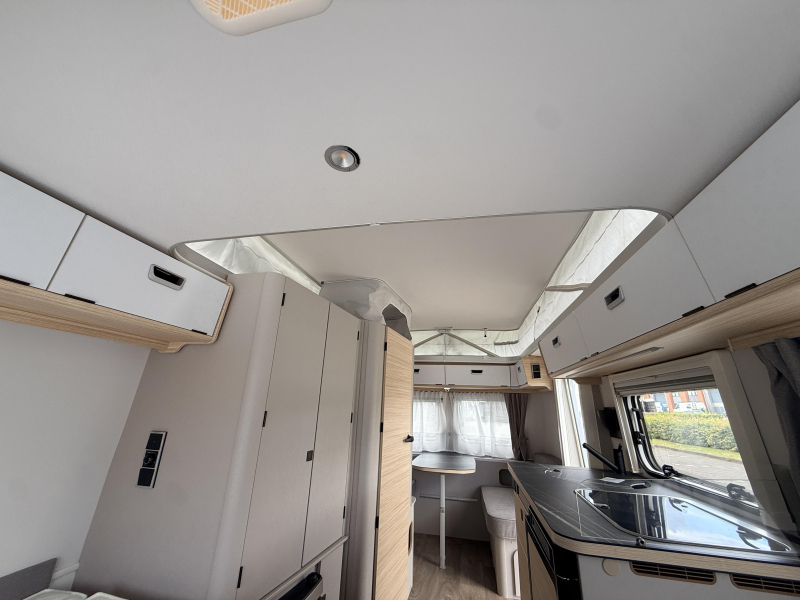 Eriba Touring 530 Thule 6300 Luifel  foto: 10