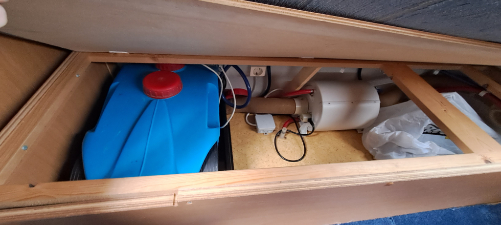 HOME-CAR 496H Caravan, Met voortent en luifel! foto: 16