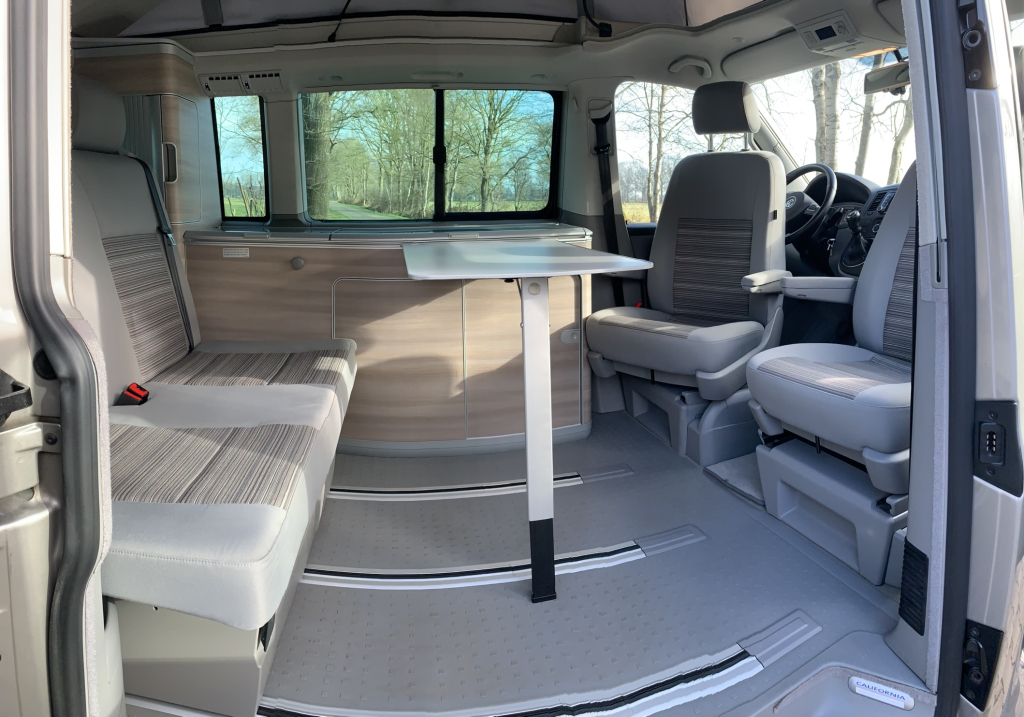VOLKSWAGEN CALIFORNIA photo: 19