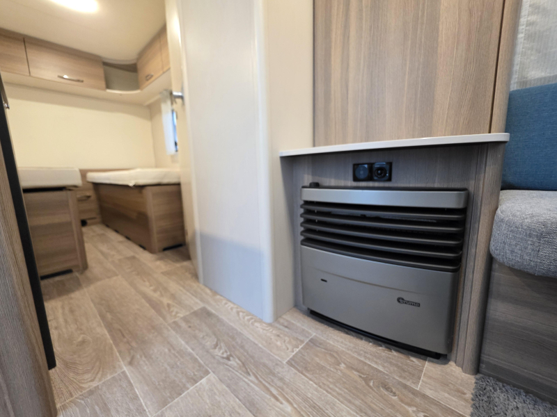 Dethleffs C'Joy 460 LE Camas Individuales TIENDA 2017 foto: 4