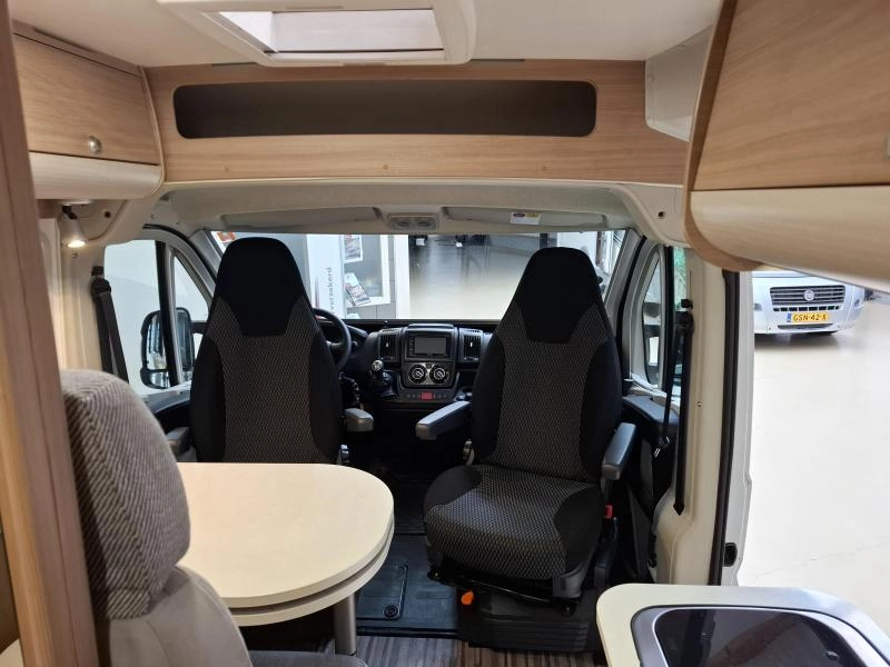 Adria Twin 600 Sunliving 130PK Solar  foto: 2