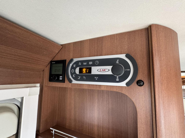 LMC I735 Explorer Automaat Enkele Bedden Hefbed Zonnepaneel Maxxfan Construct foto: 22