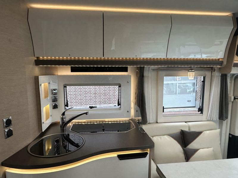 Rapido M 96 4.500 kg, Levelsysteem  foto: 17