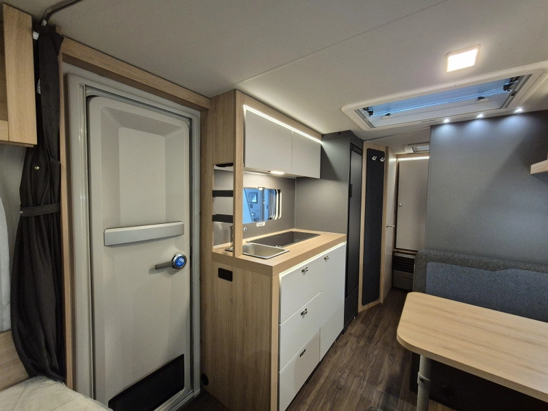 Knaus Sport 500 KD Stapelbedden en douche!  foto: 11