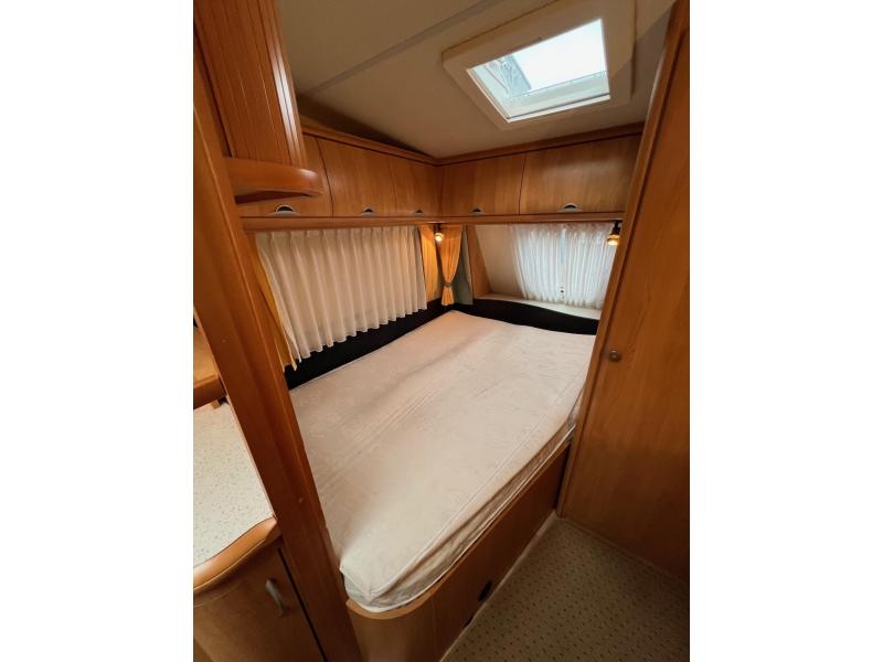 Hobby Excellent 495 UFE mover, tent, luifel  foto: 2