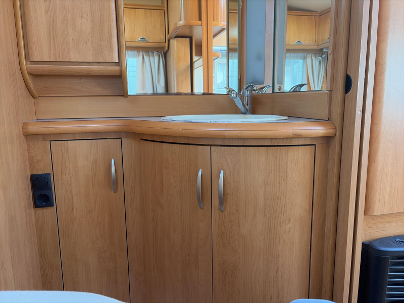 Hobby Excellent Easy 460 UFE Mover/Voortent/Fietsdr.  foto: 3