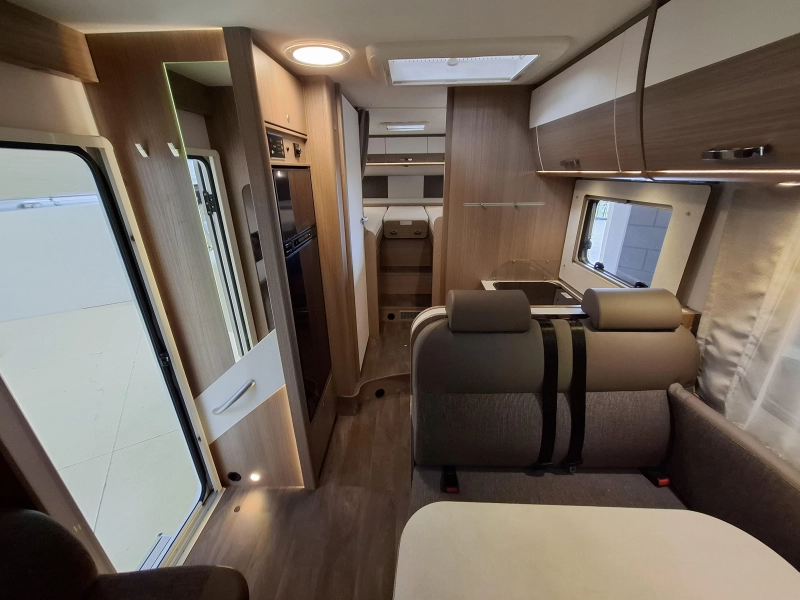 Hymer Carado 447 T 140CV Camas Individuales Solar foto: 10