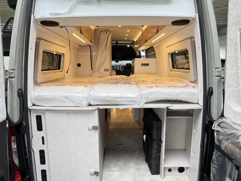Hymer Grand Canyon S 700 4x4 - lifting roof - length bed photo: 15
