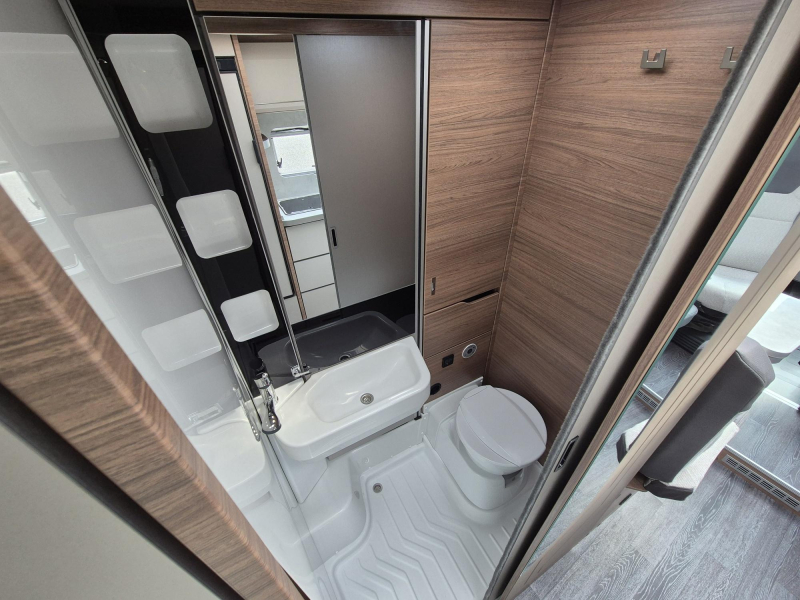 Knaus Vansation 650 MEG 180 PS frei autom. 9713 Foto: 12