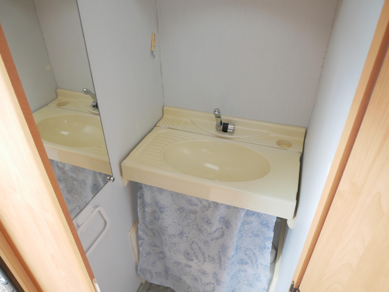 Caravelair Antares 390 Voortent, fietsenrek  foto: 12