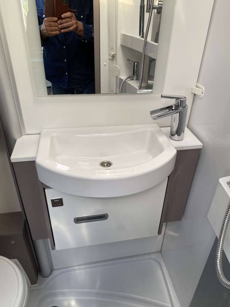 Bürstner AUTOMAAT Lyseo Harmony Line 690 G Half-integraal, Motor-airco, Enkele-bedden, Hefbed, Garage, Halve-treinzit, Draaistoelen, Bj. 2021 Marum  foto: 30