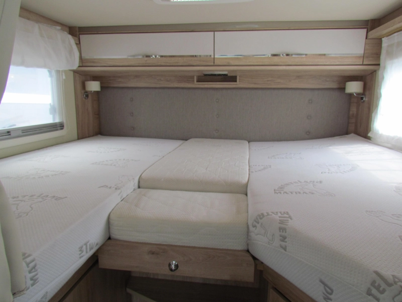 Eura Mobil Profila RS 695 EB lengtebed,hefbed,aut  foto: 2