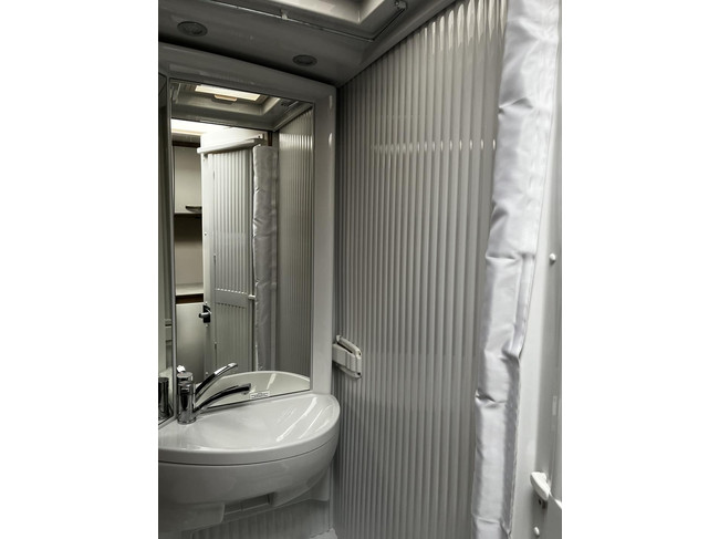 Carado T 338 Teilintegriert | Automatik | 2x Klimaanlage | Markise | R&uuml;ckfahrkamera Foto: 13