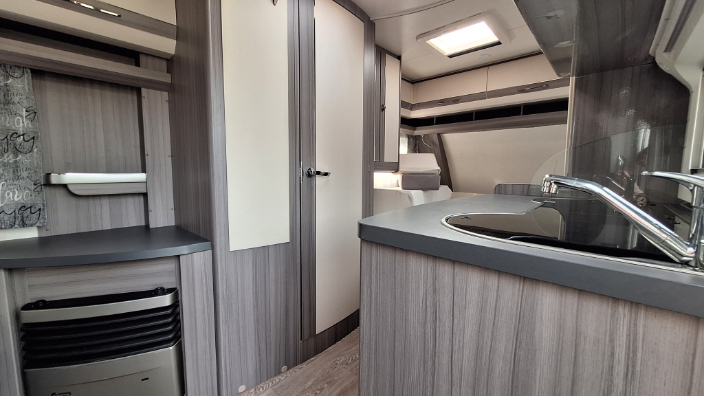 Knaus Caravans 460 DL Mover + Luiffel enkele bedden foto: 5