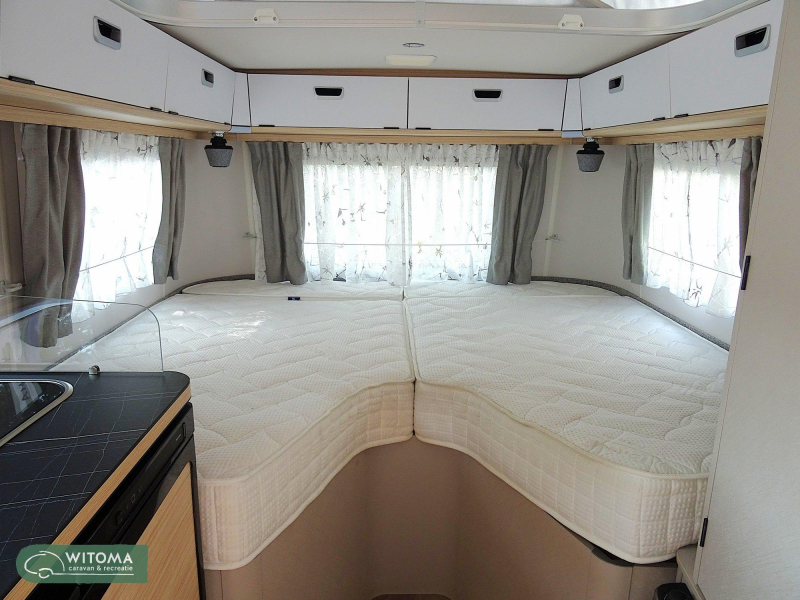 Eriba Touring Urban 542 sobre equipamiento completo foto: 8